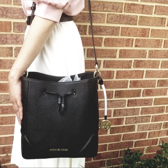 Michael Kors Nicole Large Bucket Bag - Picture 9 of 10